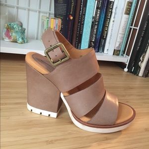 Kork-Ease Beige Leather Sandal - chic! A+ EUC